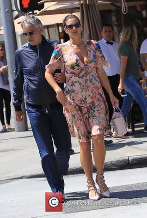 Andrea Bocelli , Veronica Berti - Andrea Bocelli and his wife Veronica Berti go for lunch in Beverly Hills -...