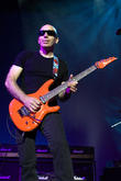 Joe Satriani Penning Memoir