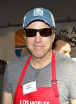 Kevin Nealon Hosting Fundraiser For Cancer-stricken Pal