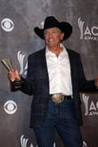Taylor Swift And Garth Brooks To Receive Special Acm Awards