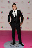 Victor Manuelle Takes Chart Record Crown From Marc Anthony