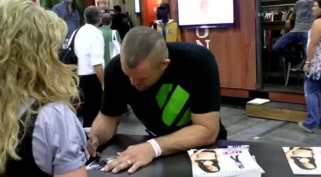 Chuck Liddell UFC Legend Has Time For Fans In Vegas