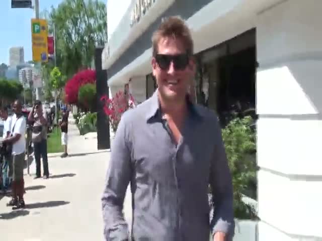 Curtis Stone from "America's Next Great Restaurant" chats about the show whilst walking down Robertson Blvd