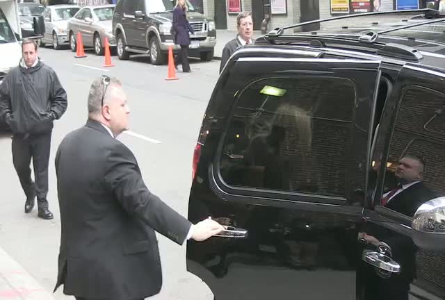 Katie Holmes Lingers Outside David Letterman Confusing Photographers