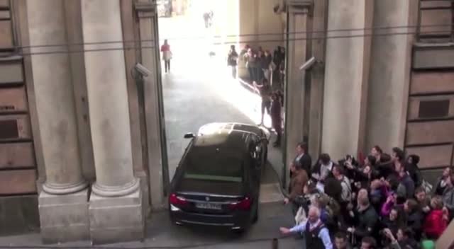 Nicole Kidman Arrives To Film 'Grace of Monaco' In Italy Where Hoards Of Fans Are Waiting