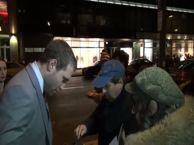 Jai Courtney Signs Autographs Outside A Berlin Restaurant And Assures Fans Of Bruce Willis' Imminent Arrival