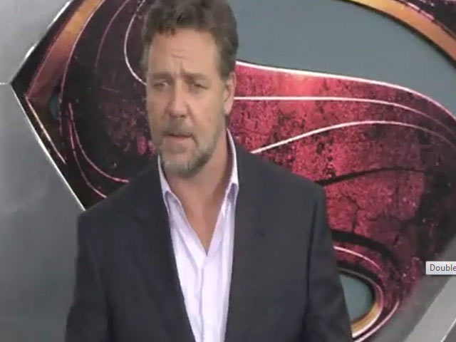 Russell Crowe And RZA Pose Together At The World Premiere Of 'Man of Steel' - Part 1