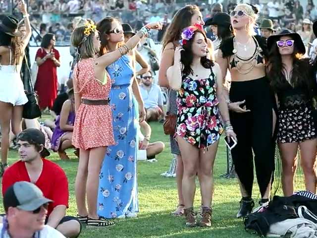 Sarah Hyland Listens To Hozier With Friends At Coachella 2015